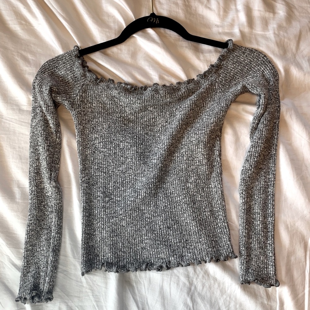 Gray long sleeve crop top